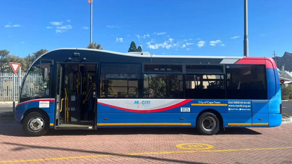 Cape Town’da MyCiTi otobüsünü gösteren gerçek fotoğraf